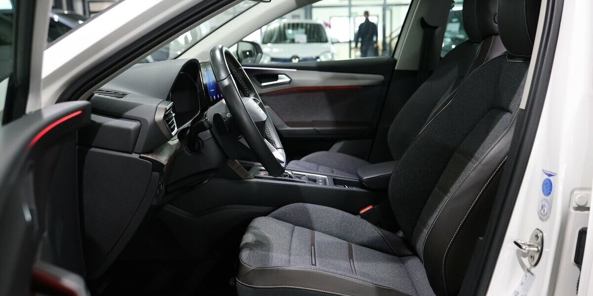 Seat Leon ST 2.0 TDI DSG XCELLENCE / LEDER / ACC+LANE 75.000 km 19.777 &euro; Hamm 59077