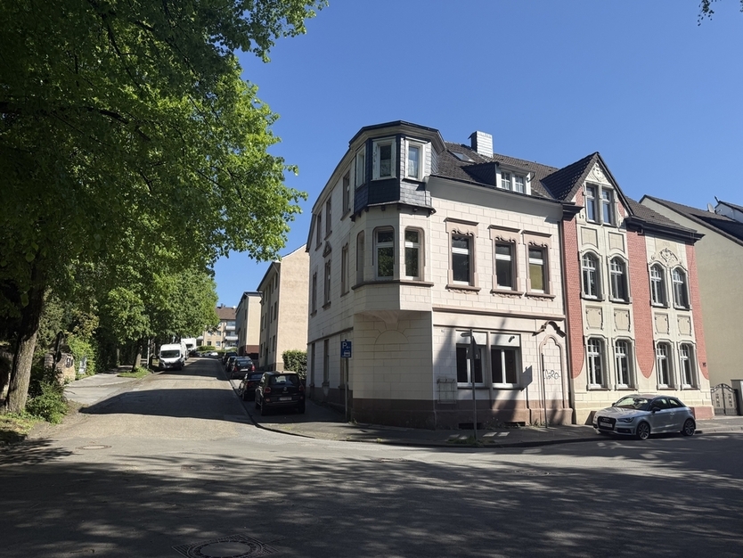 Dreifamilienhaus mit 2 freien Wohnungen und Potenzial