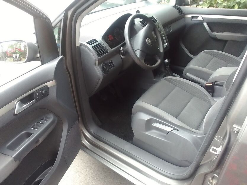 VW Touran 269.422 km 2.200 € Villingen-Schwenningen 78052