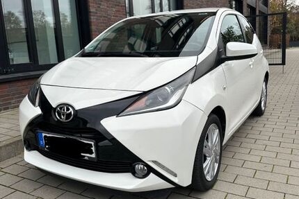 Toyota Aygo (X) 91.300 km 10.500 &euro; Bonn 53123