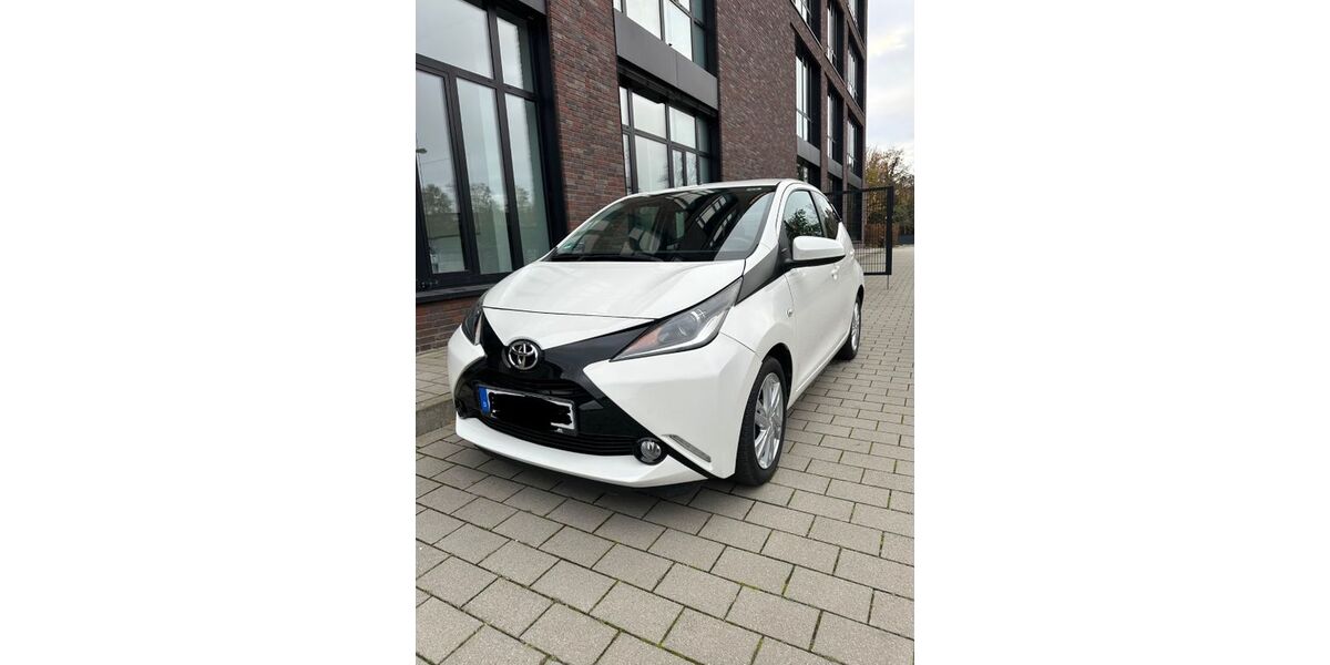 Toyota Aygo (X) 91.300 km 10.500 &euro; Bonn 53123