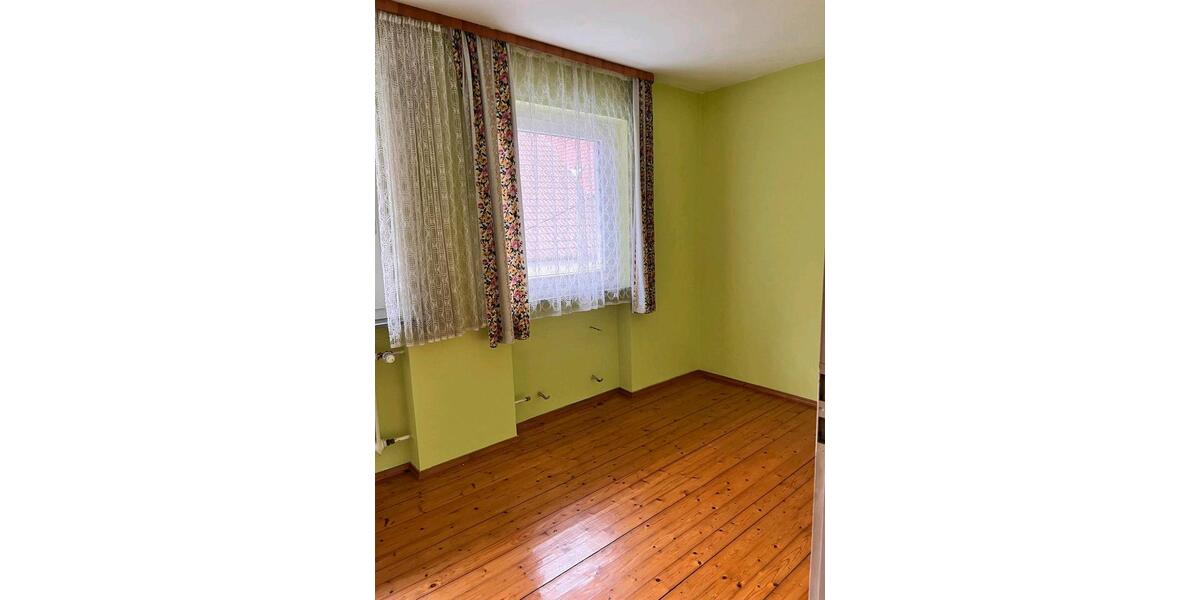 Einfamilienhaus Hagenbüchach - 9 Zimmer, 140 m&sup2;, 950&euro; | Angebot:26048197