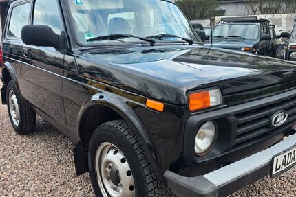 Lada Taiga 32.000 km 9.500 &euro; Waltershausen 99880