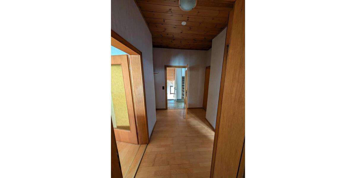 Etagenwohnung Schönwald - 6 Zimmer, 120 m&sup2;, 1.020&euro; | Angebot:26694036