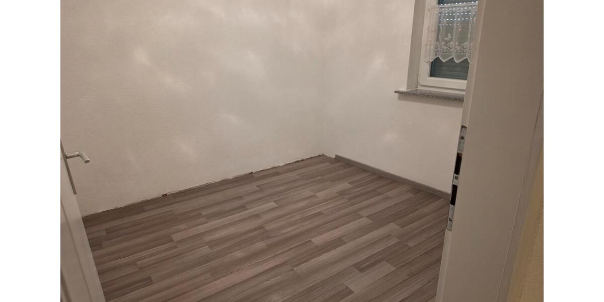 Etagenwohnung Metzingen - 1 Zimmer, 100 m&sup2;, 1.000&euro; | Angebot:26279711