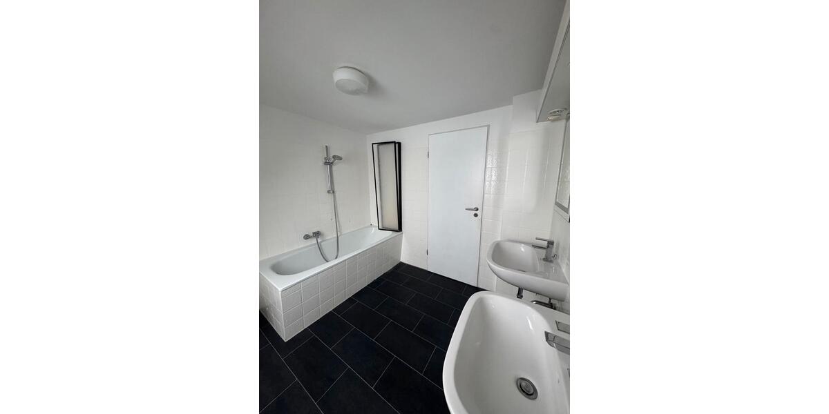 Dachgeschoßwohnung Uelzen - 3 Zimmer, 95 m&sup2;, 855&euro; | Angebot:26087308