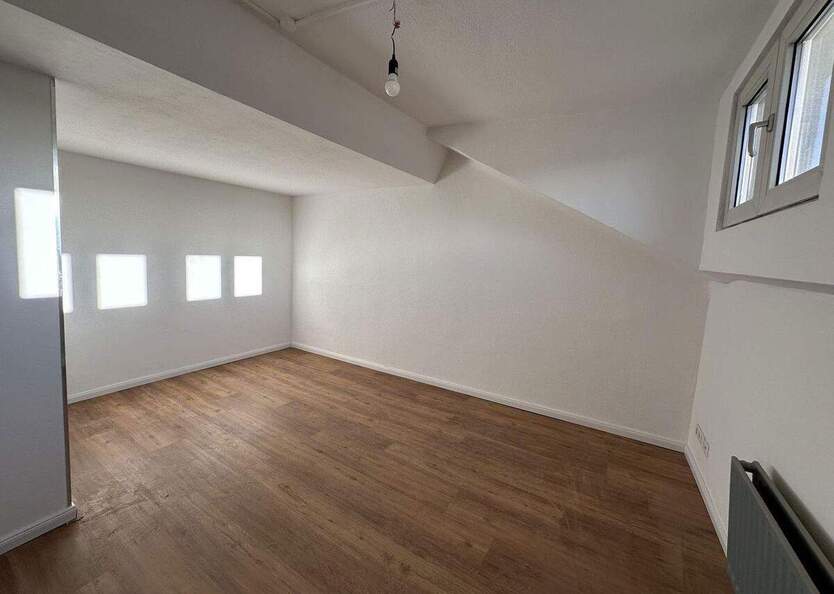 leerstehende modernisierte DG Wohnung in beliebter Lage 1 zimmer