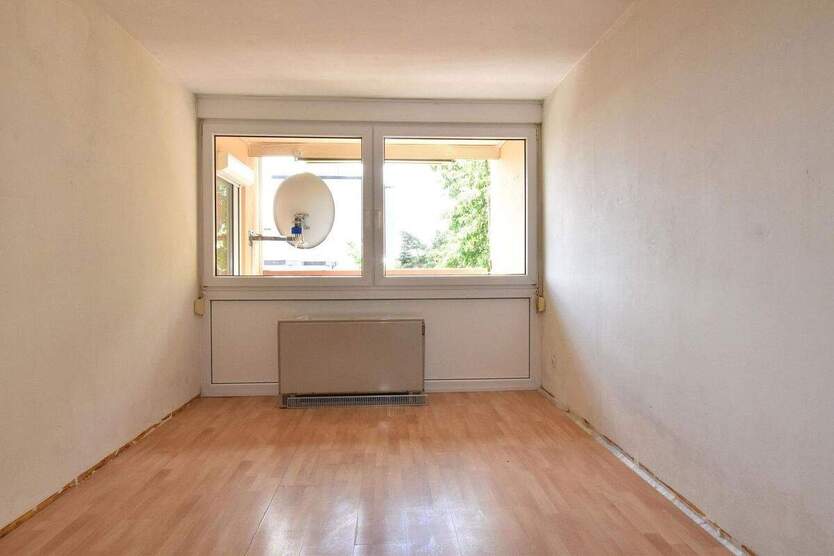Renovierungsbedürftige, freie 3-Zi-Whg mit Balkon, provisionsfrei 3 zimmer