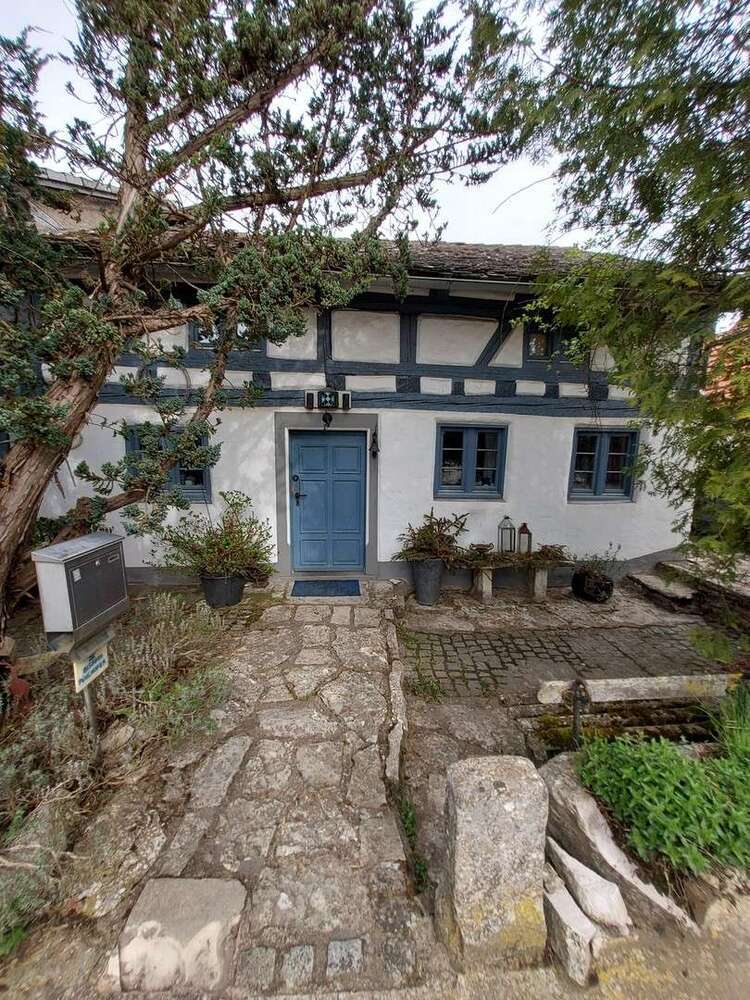 Haus zum Kaufen in Burgsalach 415.000 € 280 m²