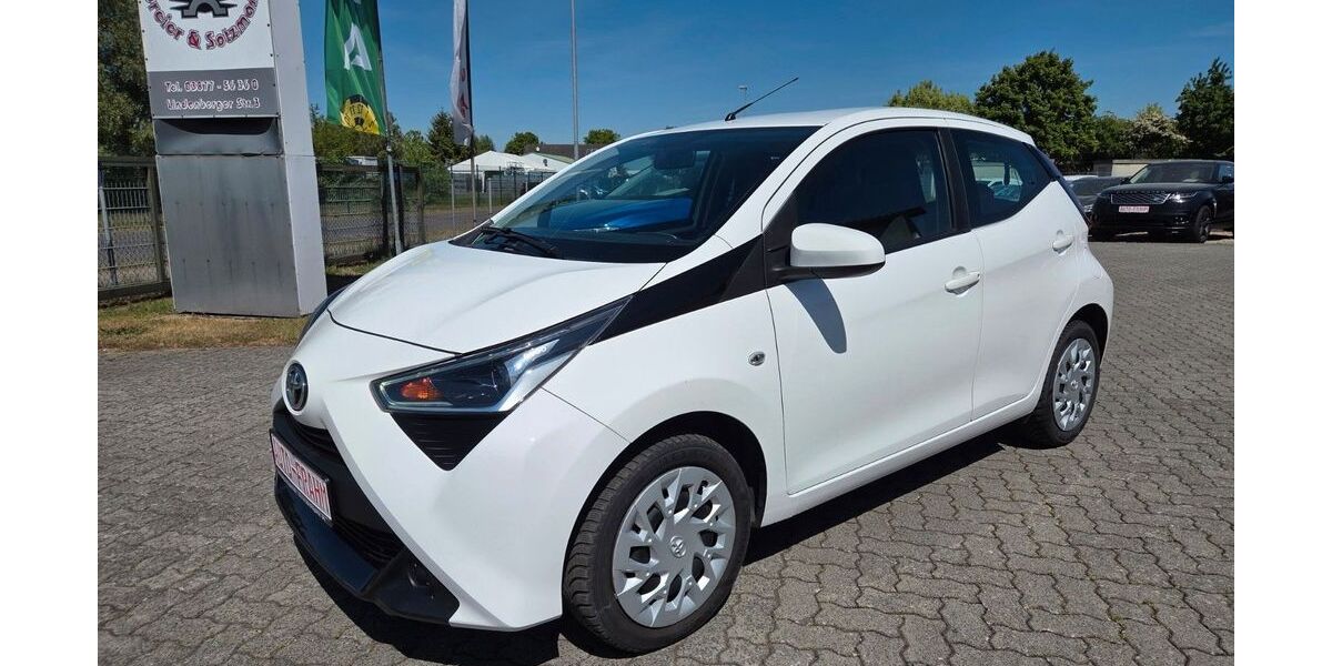 Toyota Aygo (X) 45.000 km 10.790 &euro; Wittenberge 19322