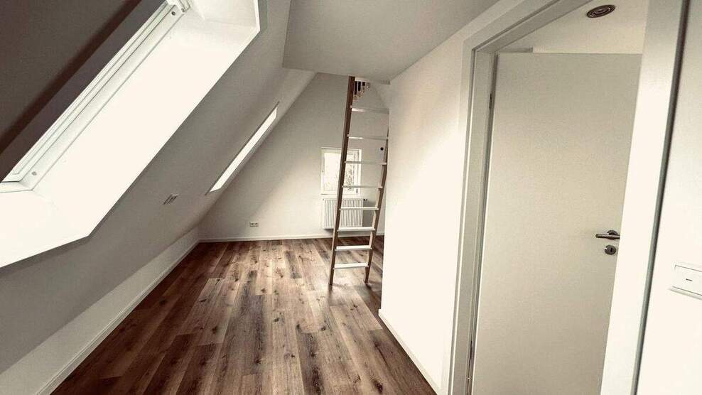 Top sanierte DHH mit neuer EBK + Garage in rhg. Lage N-Ziegelstein 5 zimmer