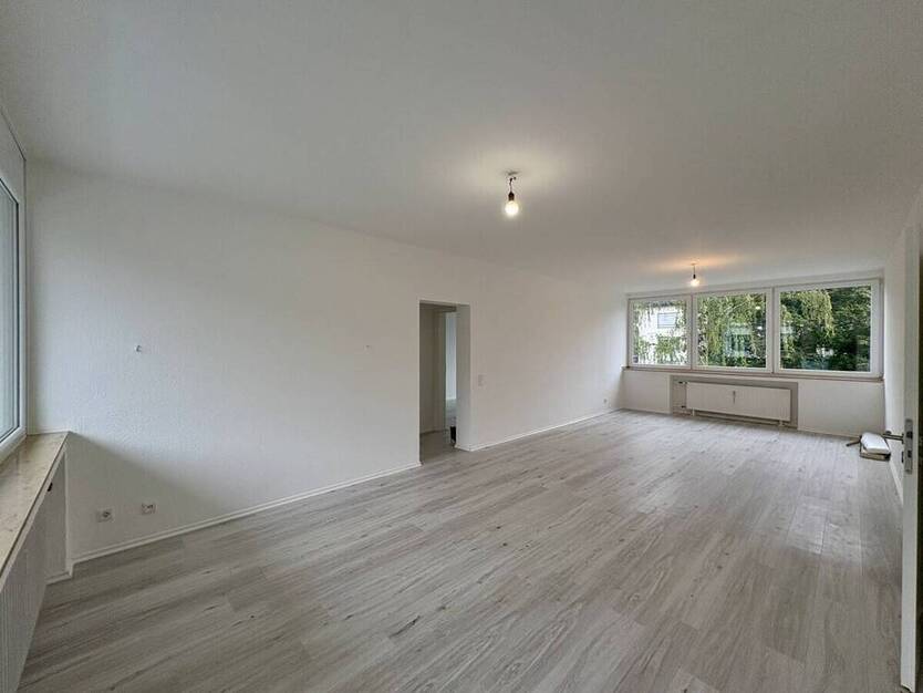 Modernisierte 3-Zimmer-Wohnung mit Balkon in zentraler Lage von Krefeld-Hüls