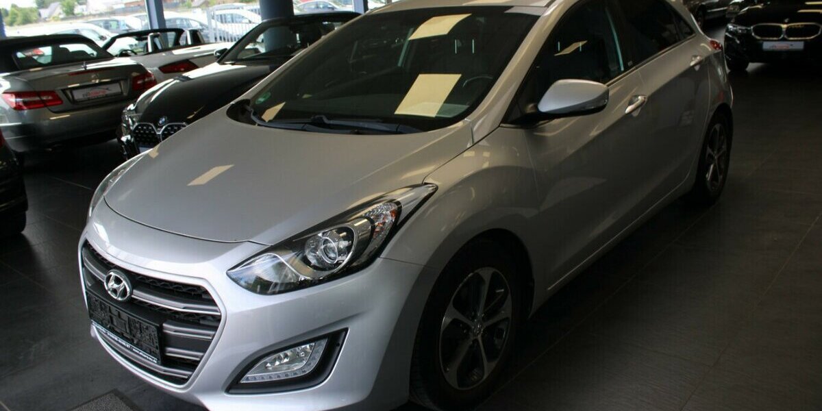 Hyundai i30 1.4 Passion - AHK - 109.800 km 7.980 &euro; Euskirchen 53881