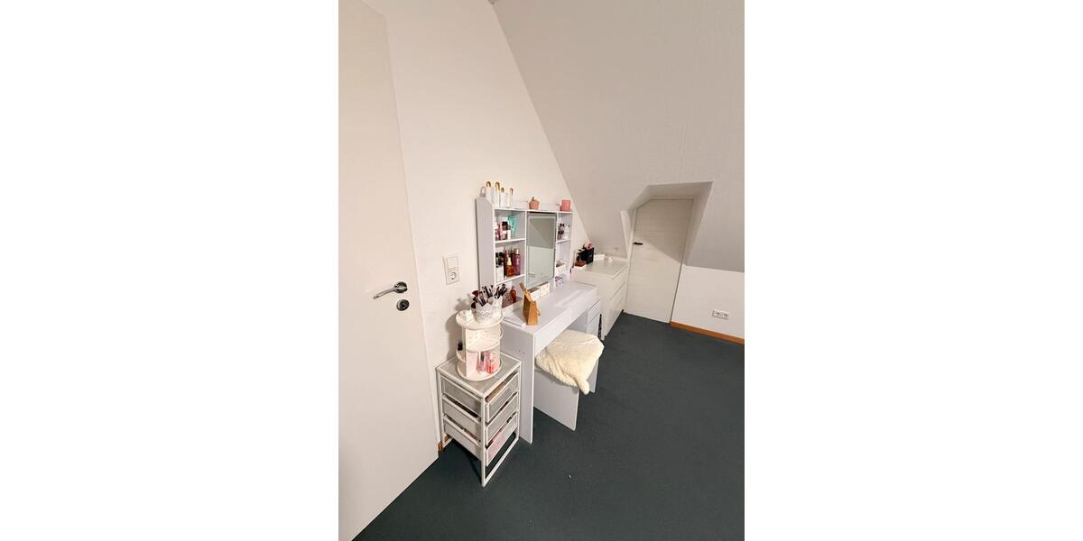 Dachgeschoßwohnung Isernhagen - 2.5 Zimmer, 70 m&sup2;, 650&euro; | Angebot:25227026