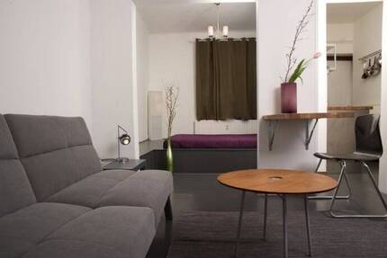 Möbliertes Apartment mit Balkon auf St.Pauli Warmmiete € 900 Euro in Monat soll nur an eine weibliche Person vermietet werden ab sofort frei 1 zimmer