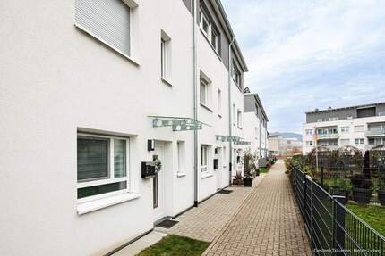 Ihr neues Zuhause: Neuwertiges Reihenmittelhaus mit zwei Terrassen und Tiefgaragenstellplatz 5 zimmer