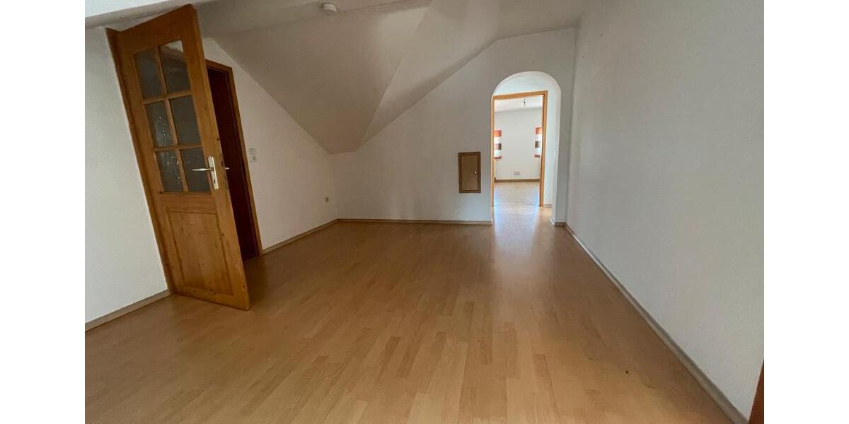 Dachgeschoßwohnung Tiefenbach - 2 Zimmer, 90 m&sup2;, 500&euro; | Angebot:25043742