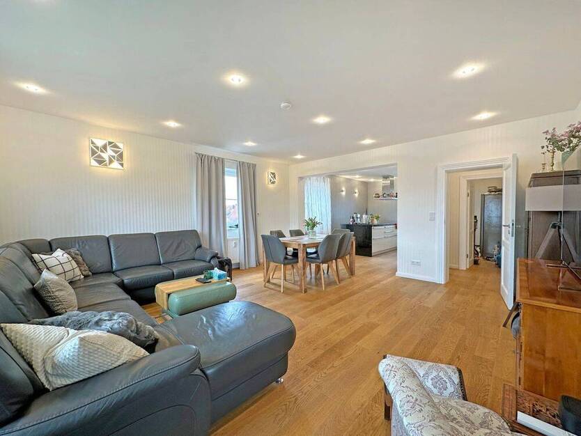 Hochwertig kernsanierte 4-Zimmer-Wohnung Ihr perfektes Zuhause in schöner Lage