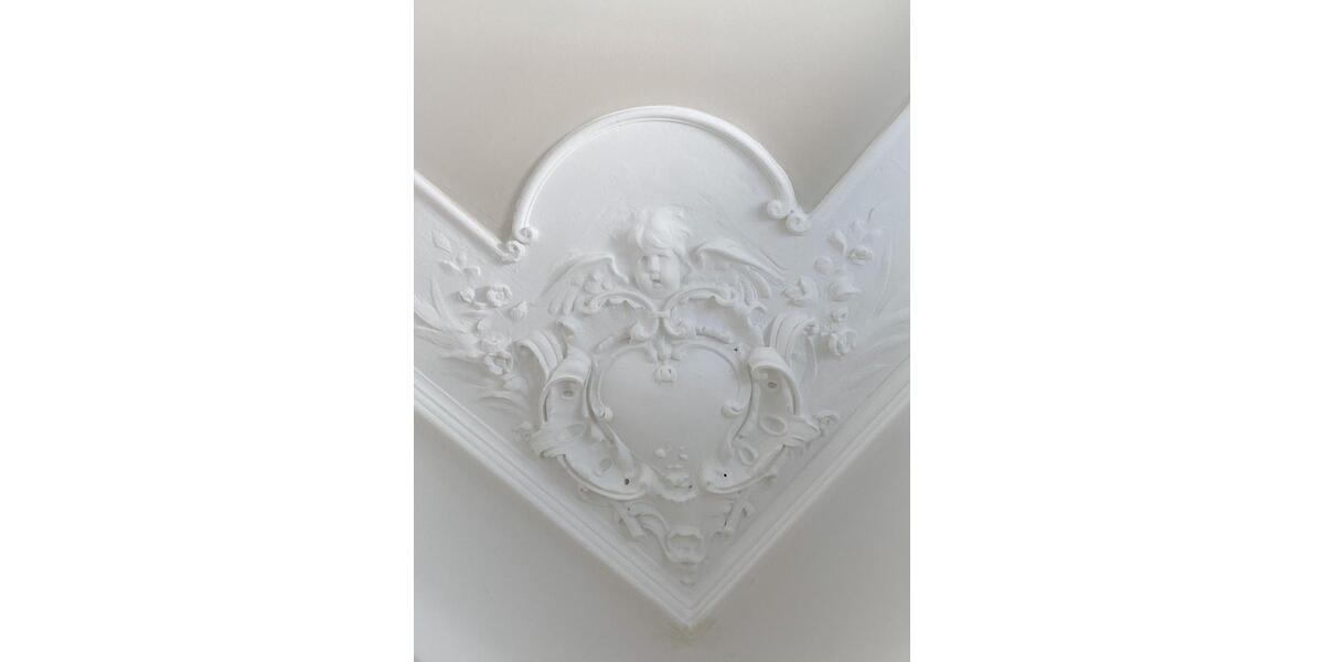 Westend-Juwel in Bestlage: Lichtdurchfluteter, kernsanierter Altbau mit Kamin, Stuckdecken, etc. 4 zimmer