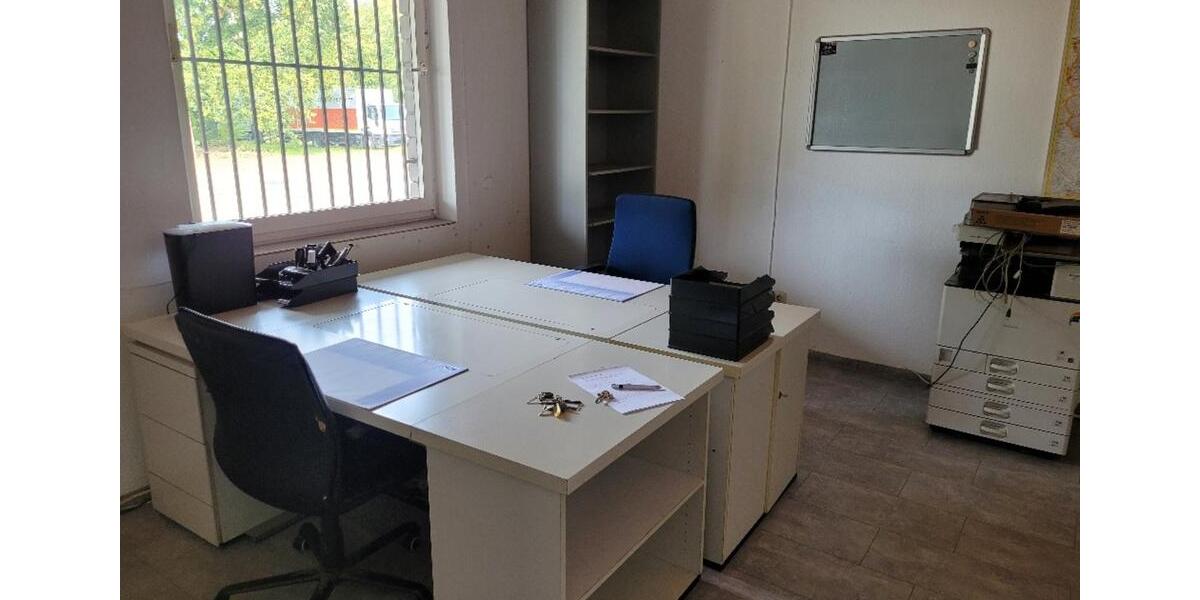 Gewerbehalle, Produktions- oder Lagerhalle mit Büro zimmer