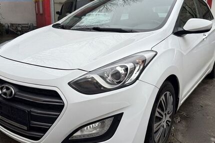 Hyundai i30 108.062 km 10.400 &euro; Berlin 10247