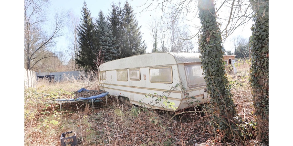Großer Garten - voll umzäunt - Strom liegt an zimmer