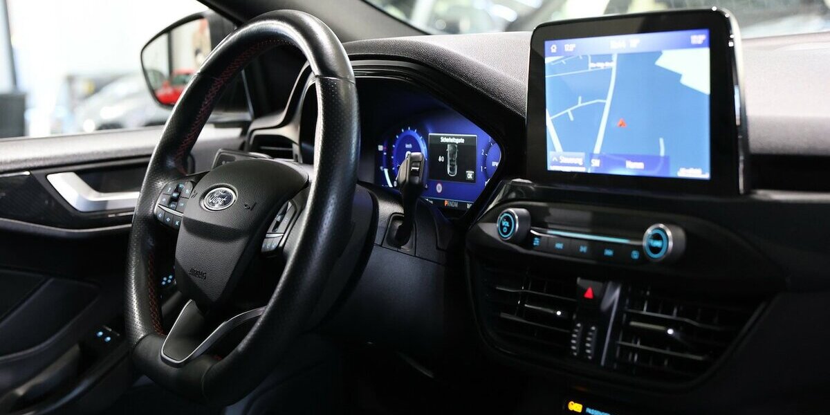 Ford Focus Tunier 1.5 EB ST-LINE-X SPORT / PANORAMA 108.000 km 18.444 &euro; Hamm 59077
