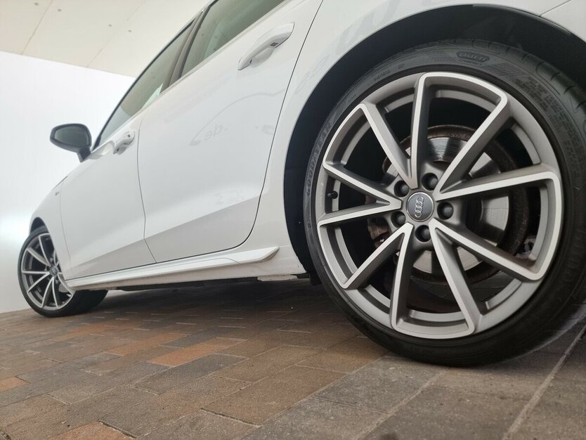 Audi A4 40 TFSI S line MHEV LED ACC AHK Navi Massage 76.500 km 31.450 € Garrel 49681