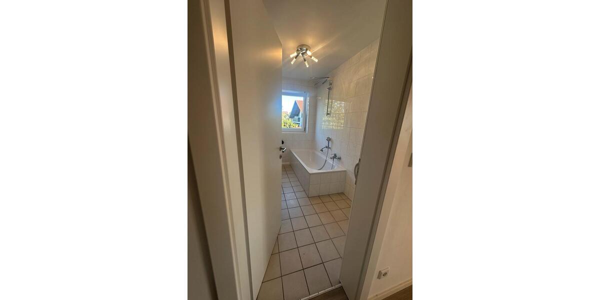 3 Zimmer 74,8qm Wohnung 1Stock ab 01.04 frei 3 zimmer