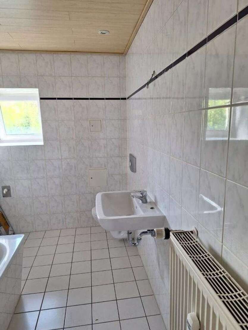 4 Zi.-Dachgeschosswohnung mit Gartennutzung 4 zimmer