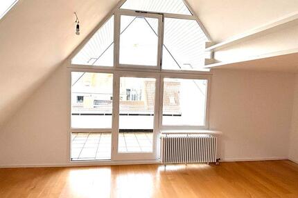 Charmante 4-Zimmer-Wohnung mit Kamin & Balkon 4 zimmer