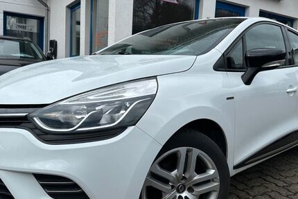 Renault Clio 130.000 km 8.749 &euro; Gummersbach (Zwischen Toom Markt und ATU) 51645