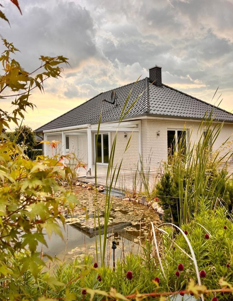 Einfamilienhaus mit Kanalblick, Wintergarten, Kaminofen, Teich
