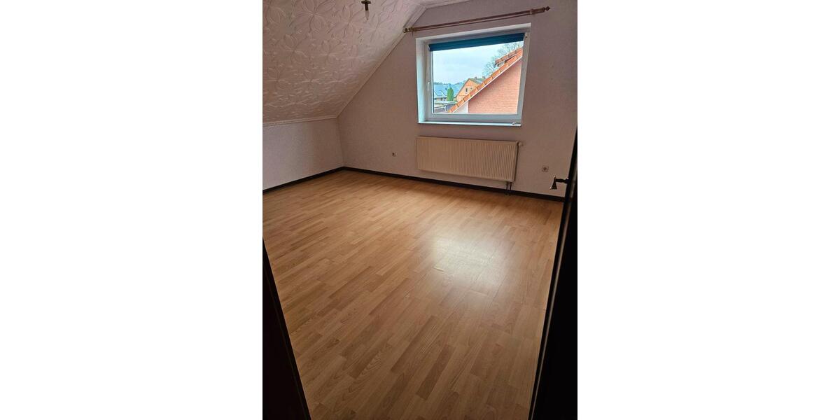 Doppelhaushälfte Hankensbüttel - 7 Zimmer, 165 m&sup2;, 230.000&euro; | Angebot:26786898
