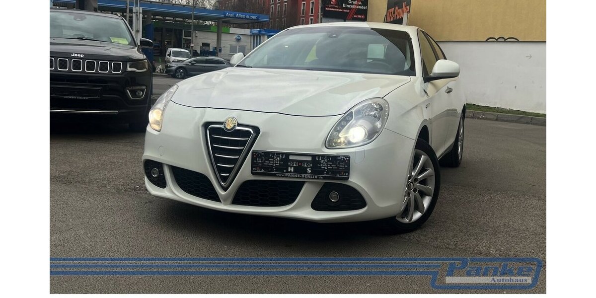 Alfa Romeo Giulietta 1.4 TB Turismo Aut.*BT*SHZ*Leder*Xenon 200.000 km 5.990 &euro; Berlin 13187
