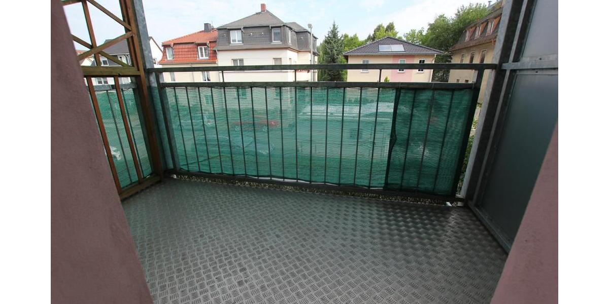 2 Raum DG-Wohnung mit Balkon und Blick ins Grüne. Bad mit Wanne! In Weida! - Dachgeschoßwohnung Weida Liebsdorf | Angebot:26347862