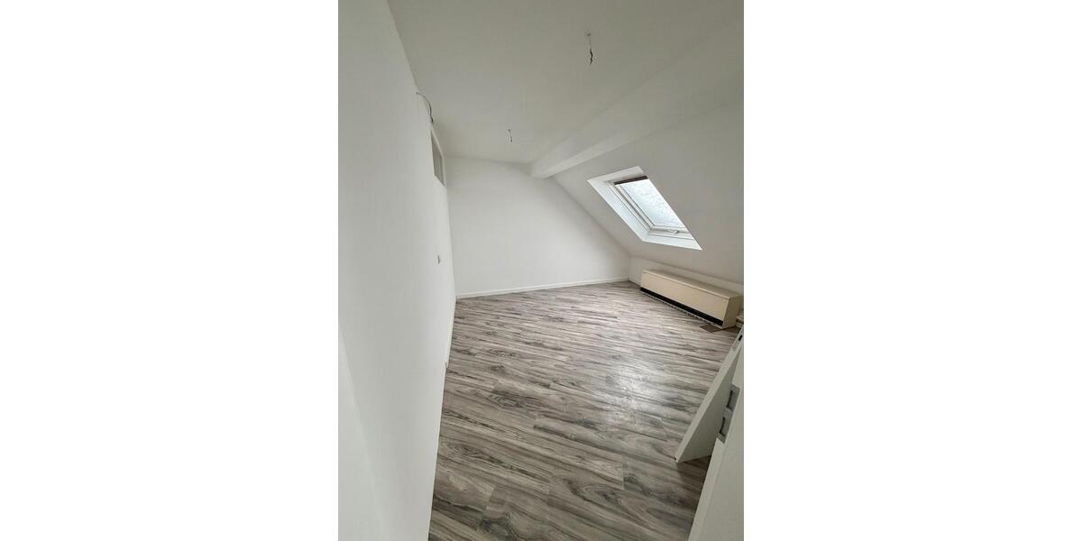 Dachgeschoßwohnung Wuppertal Eckbusch - 5 Zimmer, 90 m&sup2;, 900&euro; | Angebot:24434547