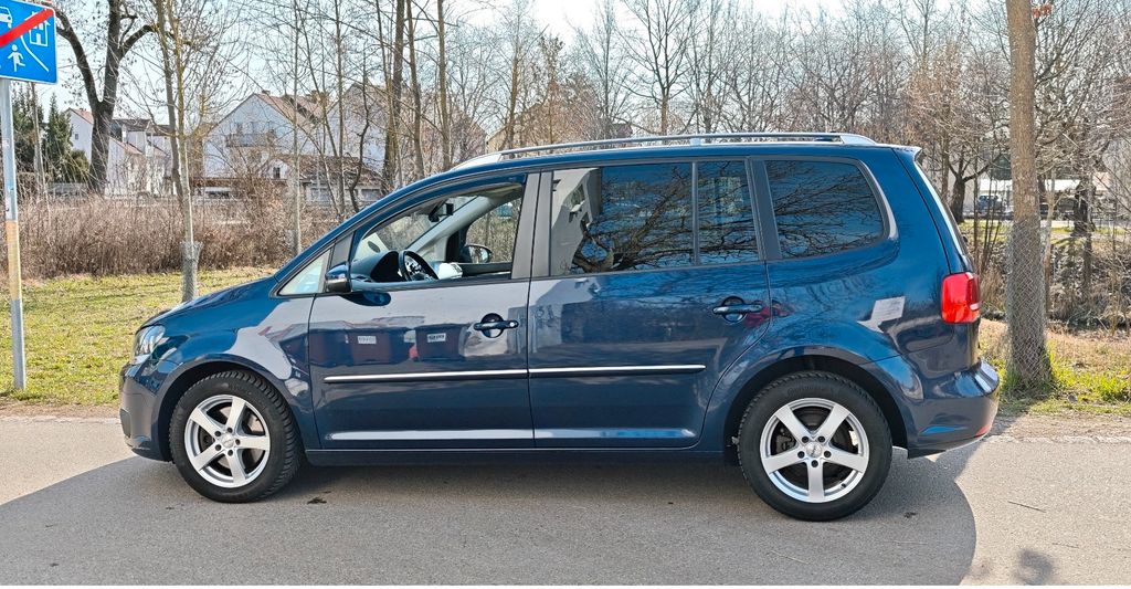 VW Touran 215.400 km 9.000 &euro; Regensburg 93055