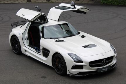 Mercedes-Benz SLS AMG 1.486 km 999.350 € Neuss 41460