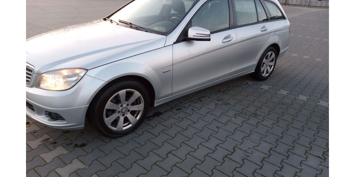 Mercedes-Benz C 200 197.120 km 8.600 &euro; Lähden Holte 49774