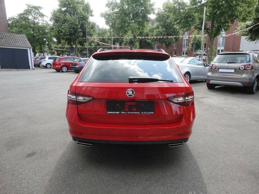 Superb Sportline4x4 Navi PanoSdach BiXenon Leder