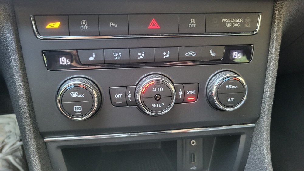 Seat Leon SC 96.000 km 16.900 &euro; Berlin 10178