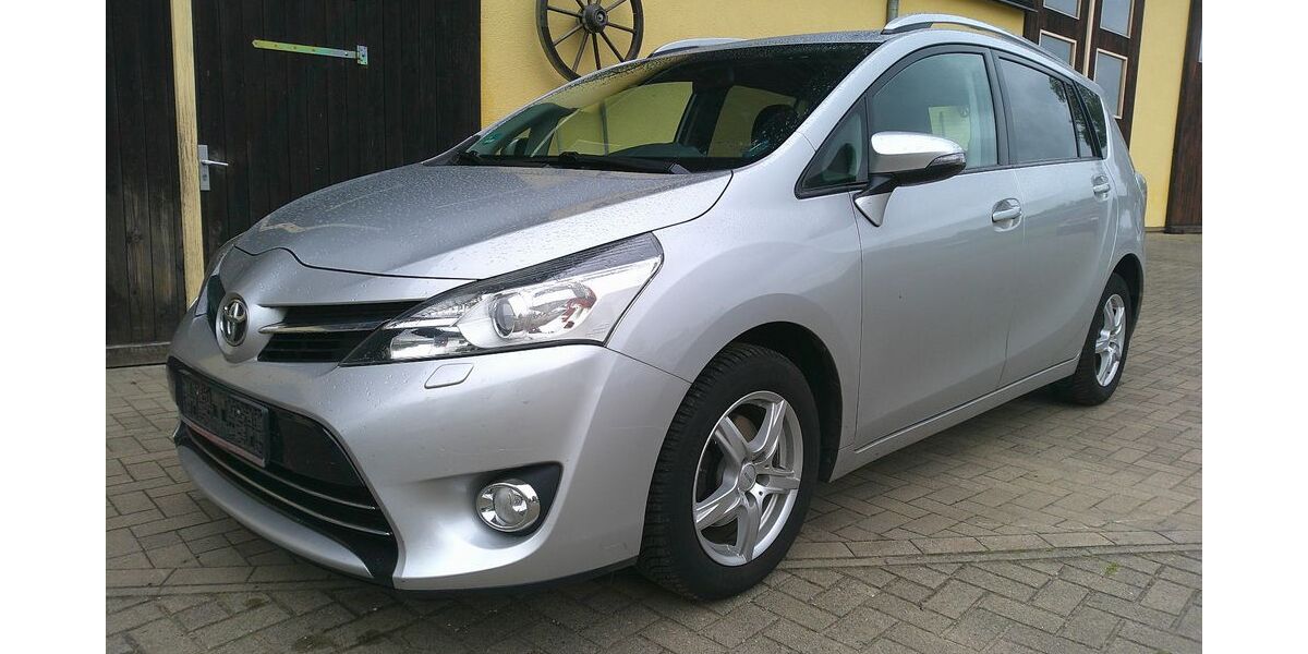 Toyota Verso 220.000 km 9.999 &euro; Neddemin 17039