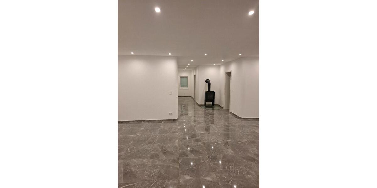 Erdgeschoßwohnung Büdingen - 4 Zimmer, 160 m&sup2;, 1.350&euro; | Angebot:25323832