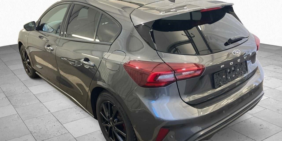 Ford Focus ST Line Vignale HYBR1.HD PANO/AHK/B&O/VOLL 88.246 km 19.990 &euro; Hatten 26209