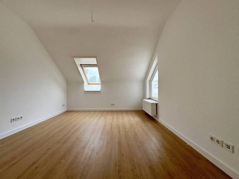 Umfassend sanierte 3-Zimmer-Wohnung mit Balkon in Düsseldorf-Niederkassel