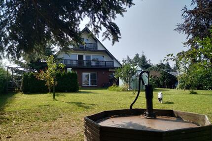 Idylle am Wasser: Haus am See mit Komfort und Naschgarten