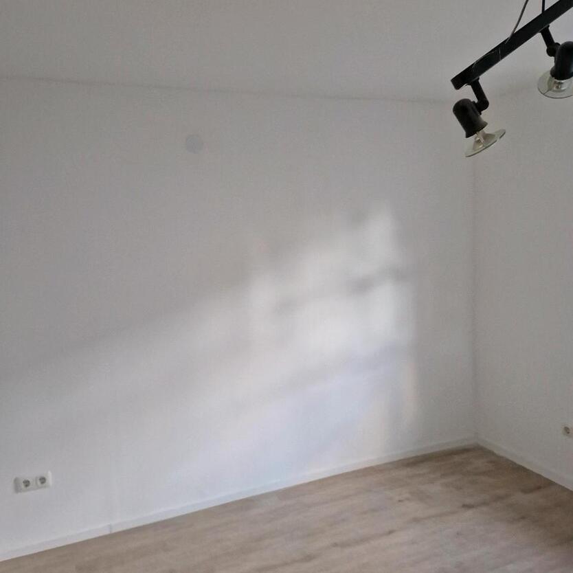 Neue Renoviert 2 Zimmer Wohnung mit Garage