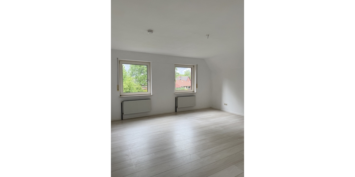 Oberwohnung mit Balkon am Obenende in zentraler Lage - Dachgeschoßwohnung Papenburg | Angebot:26095806