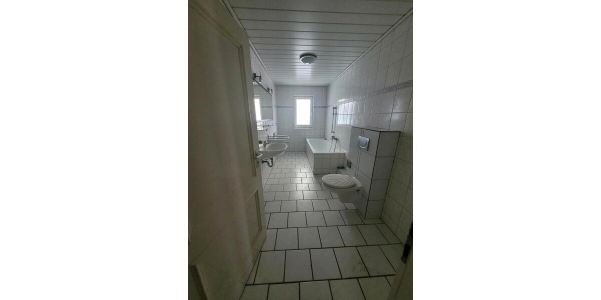 Etagenwohnung Bad Salzdetfurth - 6 Zimmer, 170 m&sup2;, 1.049&euro; | Angebot:25297721